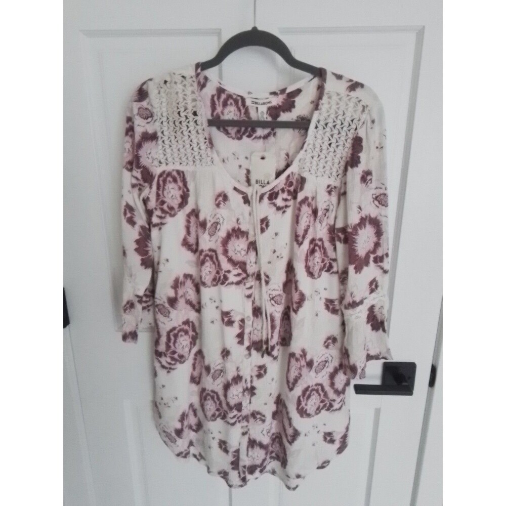 WOMEN'S BILLABONG LONG SLEEVE DRESS SHIRT. SIZE SMALL PETITE. NEW!